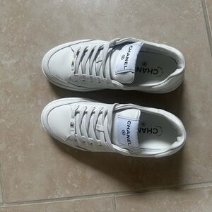 CHANEL White Leather sneakers - 8.5